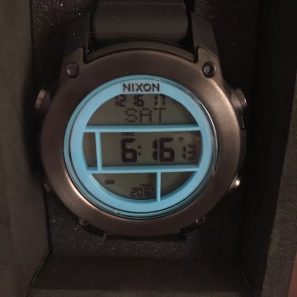 nixon unit dive